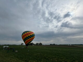 Obraz premium Colorful Hot Air Balloon on Cloudy Morning