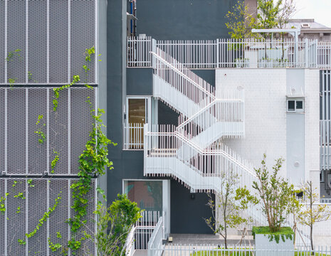 Modern Residential Building External Metal Staircase Design