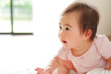 無邪気に笑う赤ちゃんポートレート