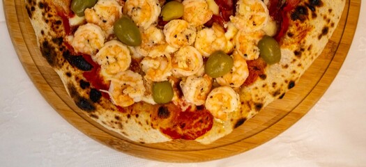 Delicious and irresistible Brazilian pizza, half pepperoni with onion and half shrimp
