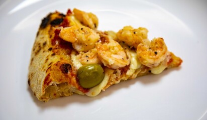 Delicious and irresistible Brazilian pizza, half pepperoni with onion and half shrimp