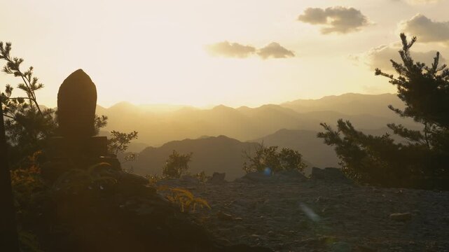熊野古道「小雲取越・百閒ぐら」夕景 和歌山県田辺市本宮町 Sunset over Hyakken-gura Lookout on the Kogumotori-goe Section of the Kumano Kodo &ndash; Hongu, Tanabe City, Tanabe, Wakayama, Japan