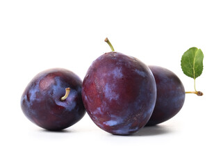 Obraz premium Fresh ripe plums on white background