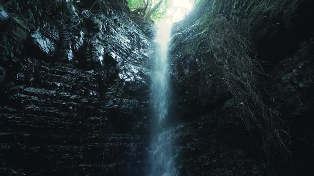 修験者の修行場「文蔵の滝」和歌山県かつらぎ町四郷地区 Mystical Bunzō Waterfall &ndash; Training Ground of Japanese Mountain Monks. Shigō Area, Katsuragi Town, Wakayama Prefecture, Japan.