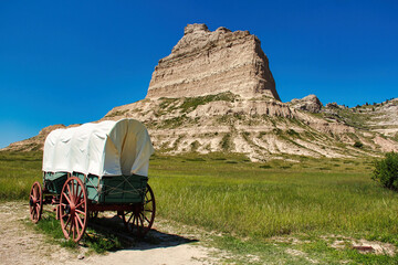 Wagon on the Oregon Trail below Eagle Rock, Scotts Bluff National Monument in Nebraska.