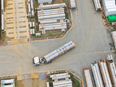 Industrial Yard Construction Materials Transport Truck