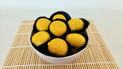 Pineapple Tart Cake, In Indonesia this cake is called nastar because the cake filling is pineapple jam, a popular pastry in Indonesia during the Eid al-Fitr and Christmas celebrations.