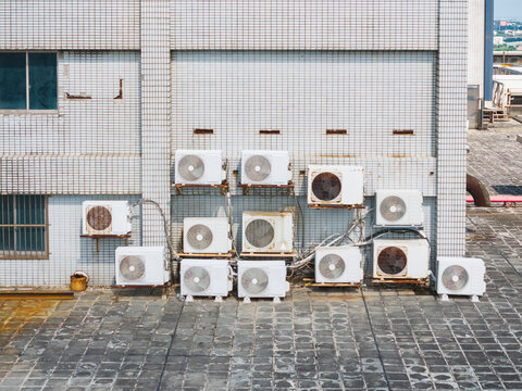Building Rooftop Air Conditioning Units