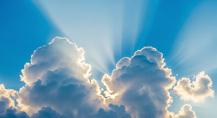 Cielo azul con nubes de verano