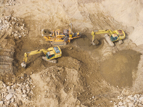 Construction Waste Recycling Excavators Processing Concrete