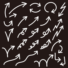 手描きのスムーズな白い矢印。シンプルで均一なシルエット。ベクター。背景透過