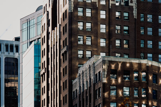 Minimalist Facade of Vancouver Skyscraper
