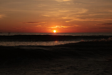 Obraz premium Sunrise at Da Nang beach, summer travel in vietnam 