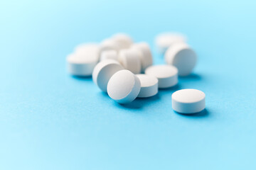 Hyaluronic acid tablets. Hyaluronic acid helps skin stretch and flex and reduces skin wrinkles. Bright paper background. Soft focus. Close up. Copy space	