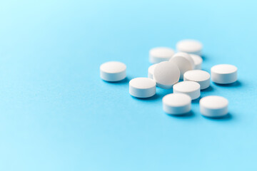 Hyaluronic acid tablets. Hyaluronic acid helps skin stretch and flex and reduces skin wrinkles. Bright paper background. Soft focus. Close up. Copy space	