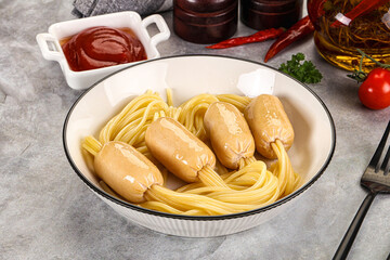 Dietary baby chicken sausage with spaghetti