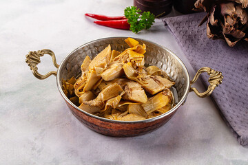 Marinated organic artichole with oil