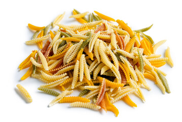 Malloreddus con zafferano, grano e spinaci, pasta sarda, cibo italiano 