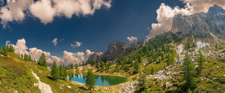 L&rsquo;incantevole Lago Nero alle pendici di Rocca la Meja, iconica montagna della Valle Maira