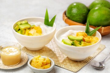 Es teler is an Indonesian fruit cocktail. Avocado, coconut meat, grass jelly, jackfruit and other fruits are served with coconut milk, sweetened condensed milk, and sugar