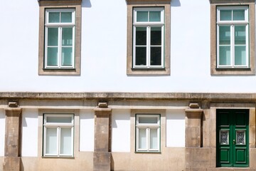 Obraz premium White Facade of historical house in Porto, Portugal