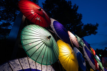 日本の夏祭り　和傘のライトアップ