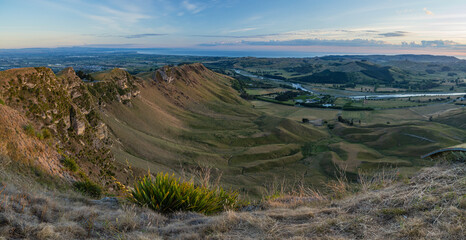 ニュージーランド　ホークス・ベイ地方にあるテ・マタ・ピーク頂上からの早朝の風景