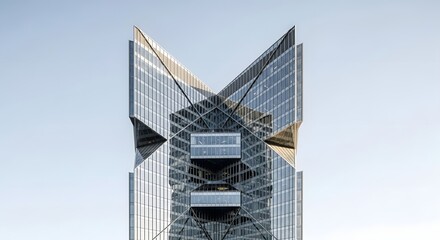 Obraz premium Modern skyscraper with angular, geometric facade; reflective glass surfaces and complex design.