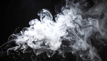 暗闇に漂う白い煙とスモークの演出