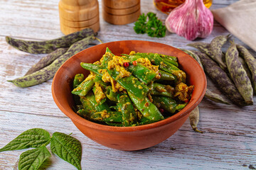 Steamed green beans with egg scramble