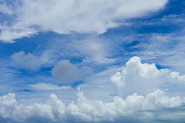 夏の青空と雲　沖縄の空