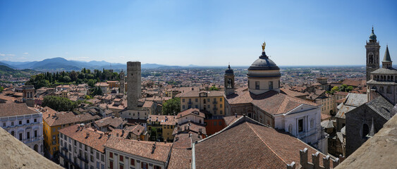 Veduta dei palazzi storici di Bergamo Visti dal Campanone di Citta Alta