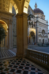 Piazza Duomo con la Basilica di Santa Maria Maggiore e la Cappella Colleoni in Citta Alta a Bergamo,