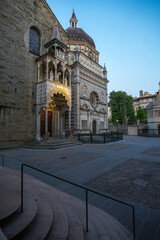 Piazza Duomo con la Basilica di Santa Maria Maggiore e la Cappella Colleoni in Citta Alta a Bergamo,