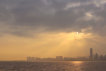 Obraz premium The sunset view of Shenzhen Bay in Shenzhen City