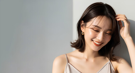 おしゃれな美容モデル女性の自然光ポートレート	