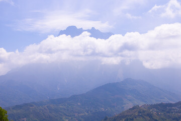 Fototapeta premium Mt Kinabalu in Kinabalu National Park, Malaysia