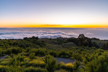 Sonnenuntergang über den Wolken auf La Palma