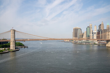 Fototapeta premium View of the Brooklyn Bridge with Manhattan skyline in the background during a clear day in New York City