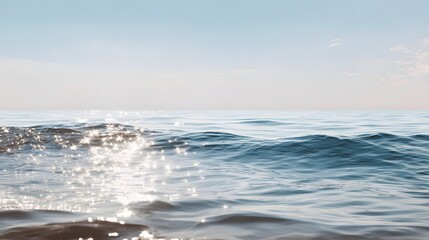 Obraz premium Sparkling ocean waves reflecting sunlight.