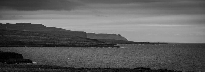 Falaises contrast&eacute;es Irlande