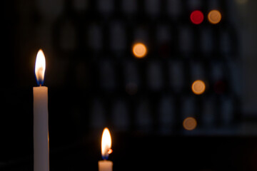 photo de bougie d'église dans la peine ombre 