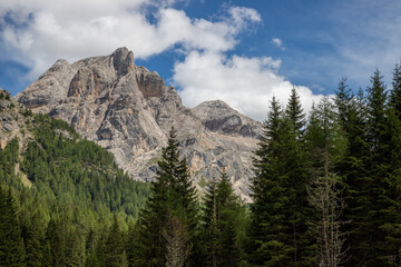 Obraz premium Il Gran Vernel, il Piccolo Vernel e la Marmolada, nelle Dolomiti patrimonio Unesco, in Val Contrin e Val di Fassa, Trentino Alto Adige, Italia