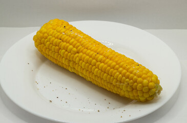 boiled corn on the cob