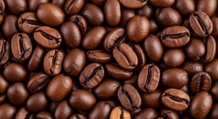Obraz premium Glossy roasted coffee beans create a richly textured background that conveys warmth and energy