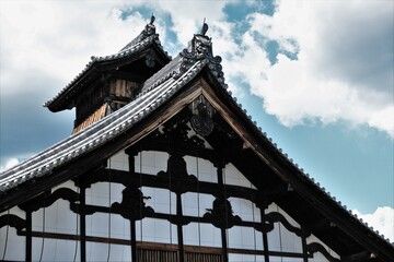 Obraz premium 京都、相国寺、佛寺、寺院、文化財、木造建築、古代建築、日本文化、歷史名勝、古都京都の文化財、木、綠色、青空、写真素材