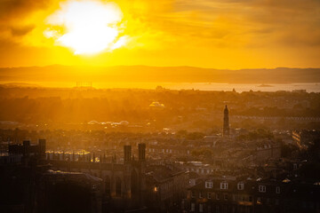 Naklejka premium sunset over edinburgh over the firth of forth, view from calton hill, edinburgh, scotland