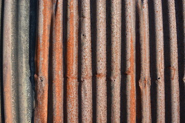 錆びた波トタンの屋根