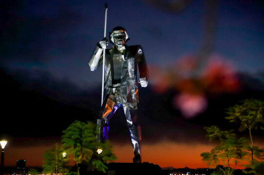 estatua andres guacurai de metal posadas misiones