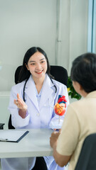 An old man went to the doctor with a heart problem and consulted the doctor about treatment in the hospital.